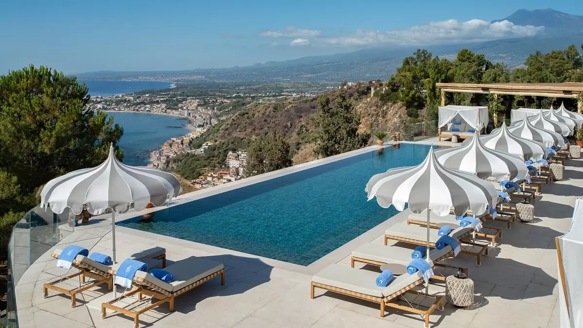 Antik Kent Villa
