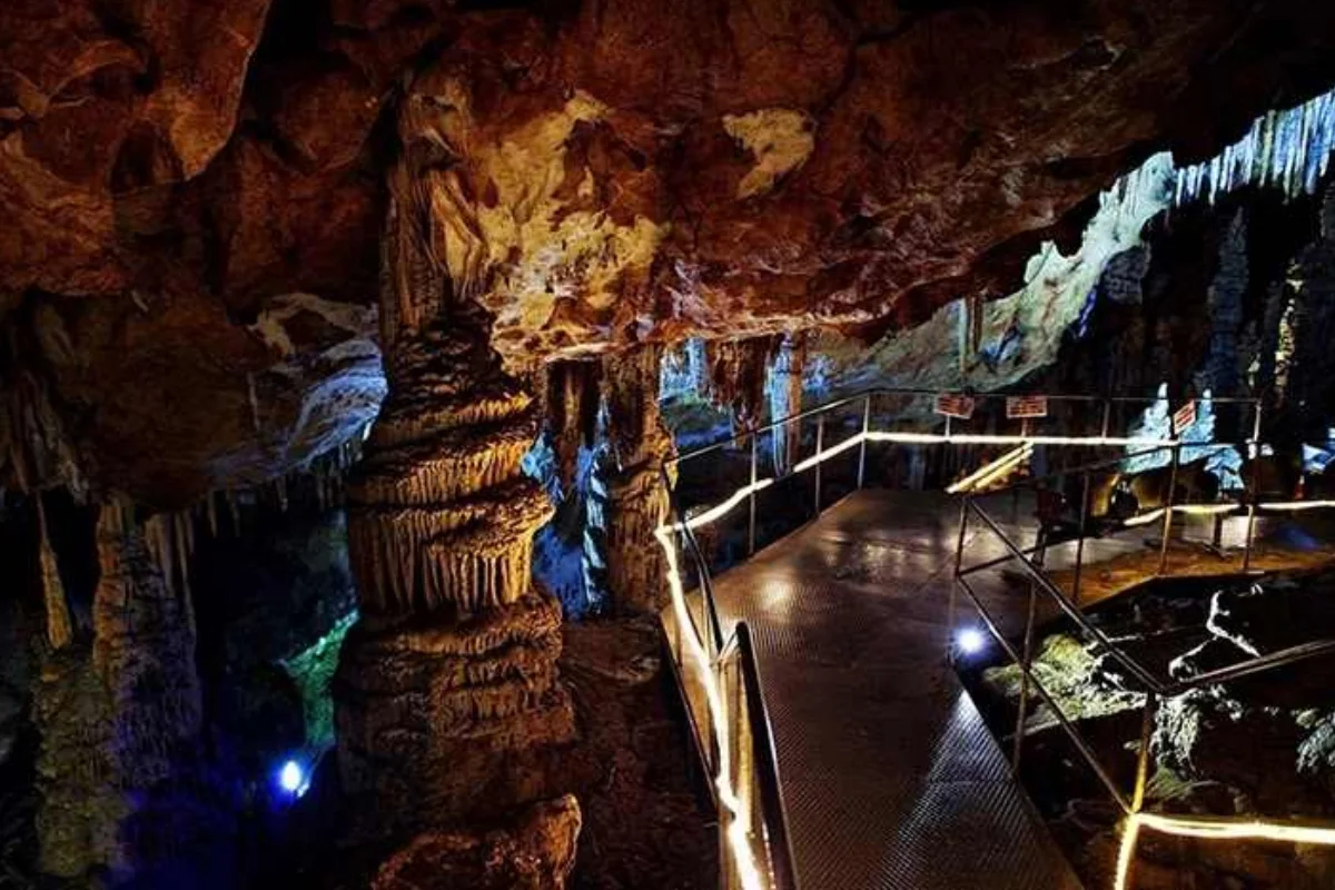 كهف أويلات في إيناغول بورصة